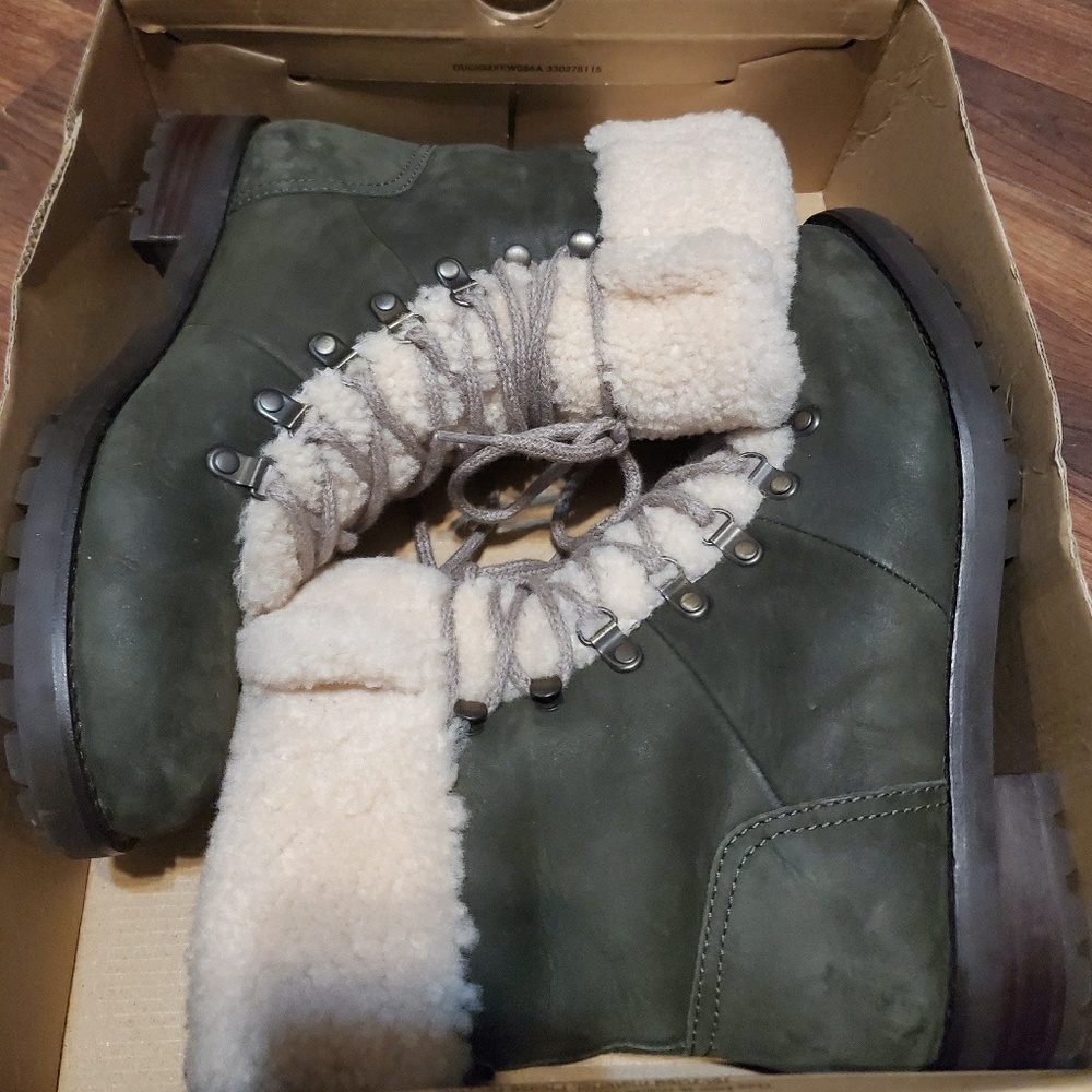 Ugg viki waterproof suede boot GREEN!